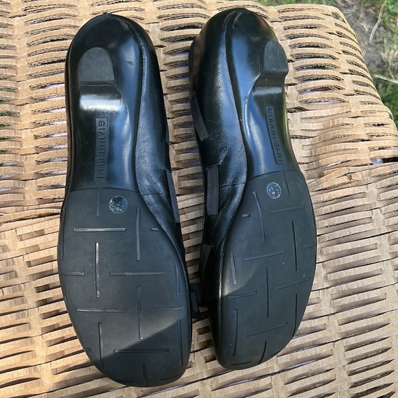 Gianni Bini, 50 Preppy, 10M, Black slip on, w/a woven satin ribbon detail & bow - Picture 9 of 11